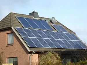 Aurinkoenergiajärjestelmä pienille kodeille